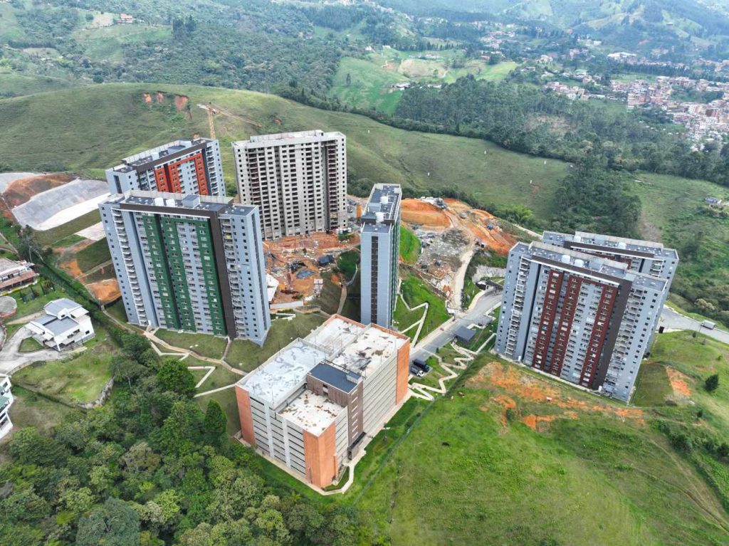 edificios, ciudadela,apartamentos, zonas comunes, viviendas, piscina, foto aérea, vivienda VIS, Vivienda No VIS