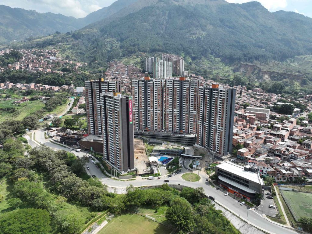 edificios, ciudadela,apartamentos, zonas comunes, viviendas, piscina, foto aérea, vivienda VIS, Vivienda No VIS